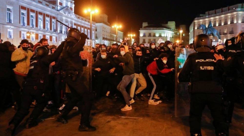 Протесты в Испании переросли в столкновения с полицией