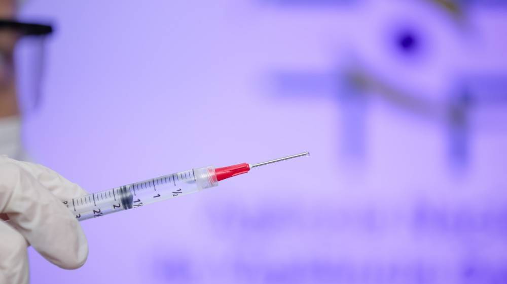 Медик заявил, что переболевшим COVID-19 хватит одного этапа вакцинации