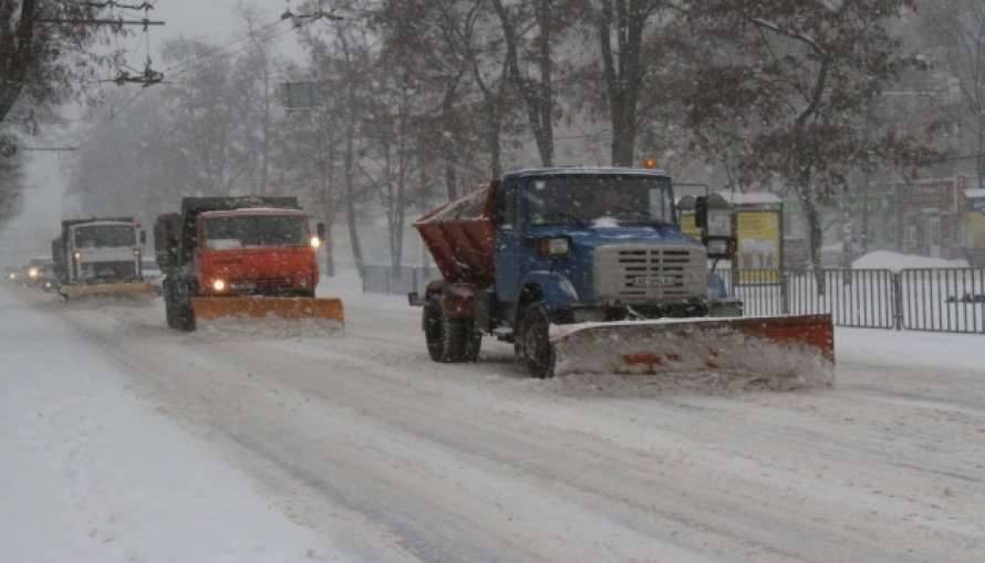 В Украине из снежных заносов освободили более 50 автомобилей