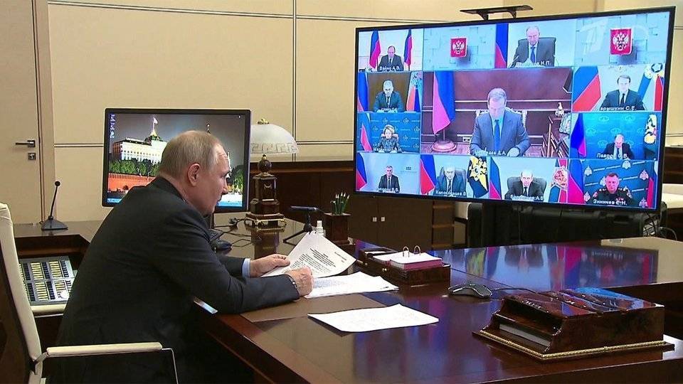 Президент обсудил с членами Совбеза РФ меры по ликвидации пожаров и паводков