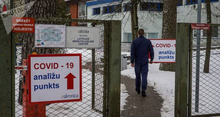 В Латвии умерли 13 человек с COVID-19, вакцинировано больше 1200