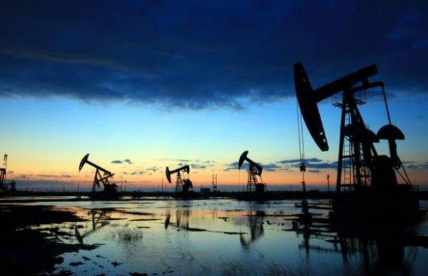 Цена нефти Brent превысила $64 на фоне падения добычи в США из-за холодов