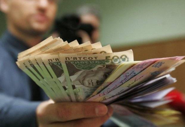 Сколько украинцев зарабатывают больше 25 тысяч гривен: данные Госстата