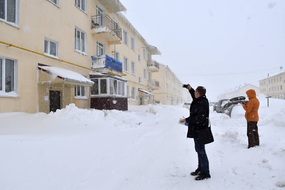 В Южно-Сахалинске министерство ЖКХ и жилинспекция обследуют дворы
