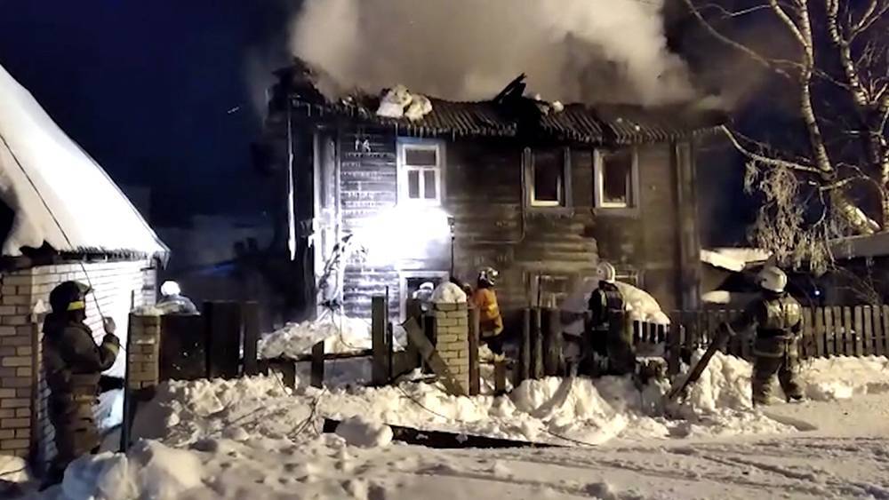 При пожаре в жилом доме в Кирове погибли трое детей