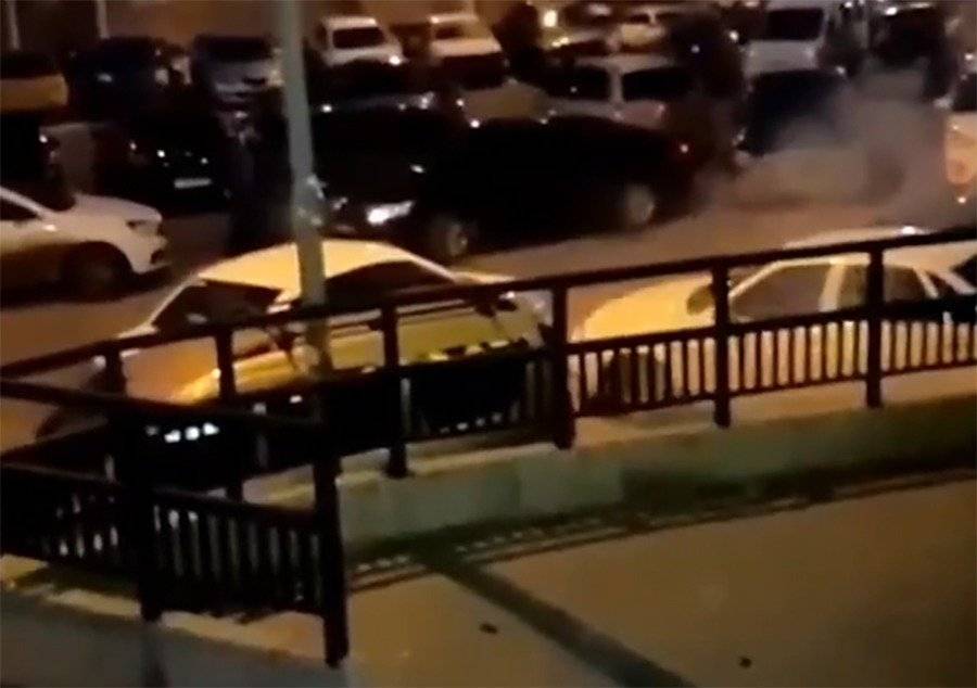Битву мастеров парковки на Левенцовке ростовчанка сняла на видео