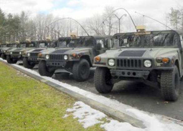 Американские морпехи на Humvee провели военные учения в Арктике близ российских границ