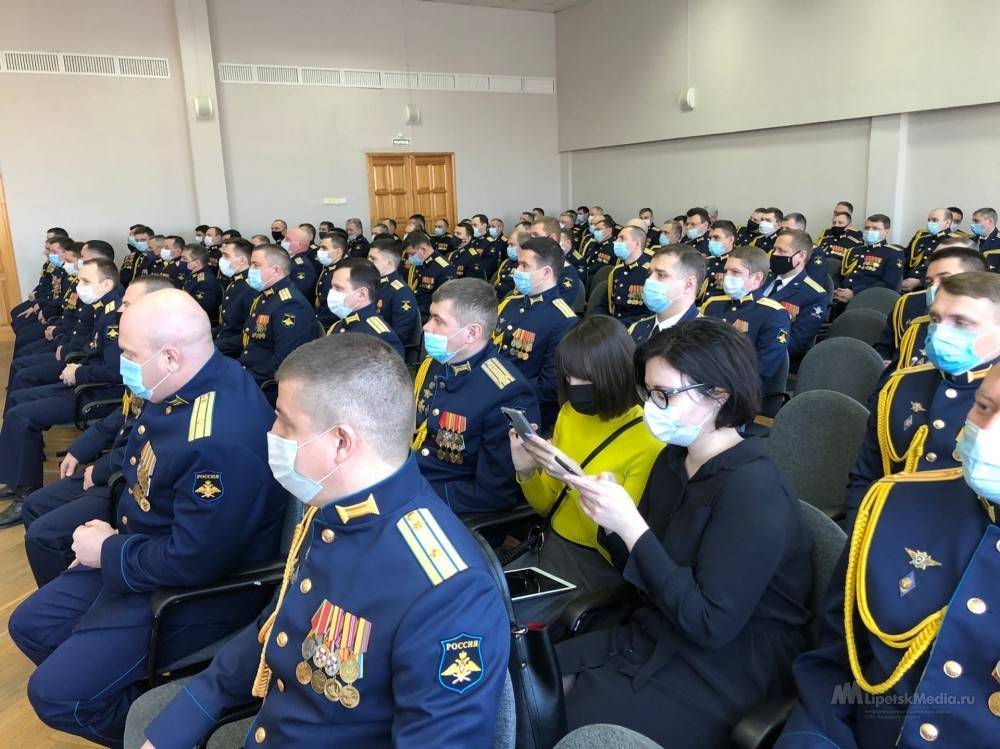 В преддверии 23 февраля в Липецком авиацентре прошло офицерское собрание