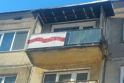 Житель Белоруссии отсидел семь суток за рисунок флага на балконе