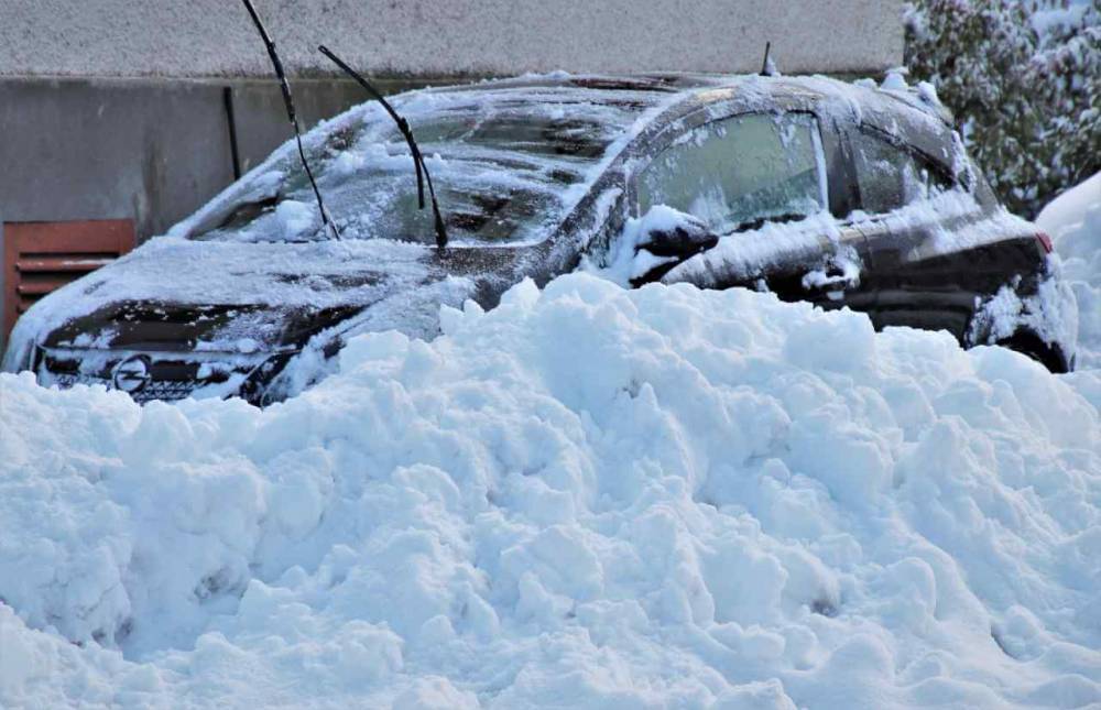 Перечислены неприятные последствия снегопада для автомобиля