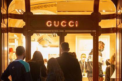 Мать запретила сыну тратить деньги на панамку Gucci и вызвала споры в сети
