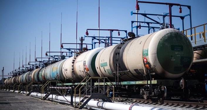 РФ уравняла цены с Прибалтикой: договор на перевалку белорусского бензина подписан