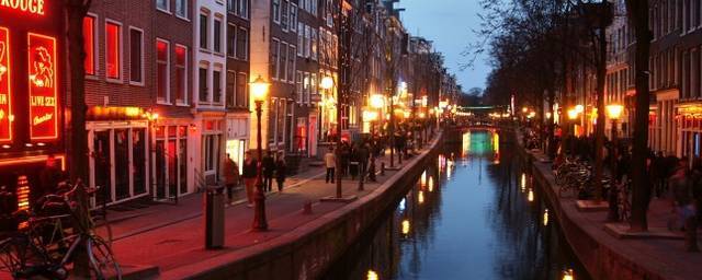 Мэр Амстердама планирует ликвидировать в центре города квартал красных фонарей