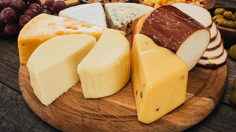 Диетолог предупредил об опасности сыра