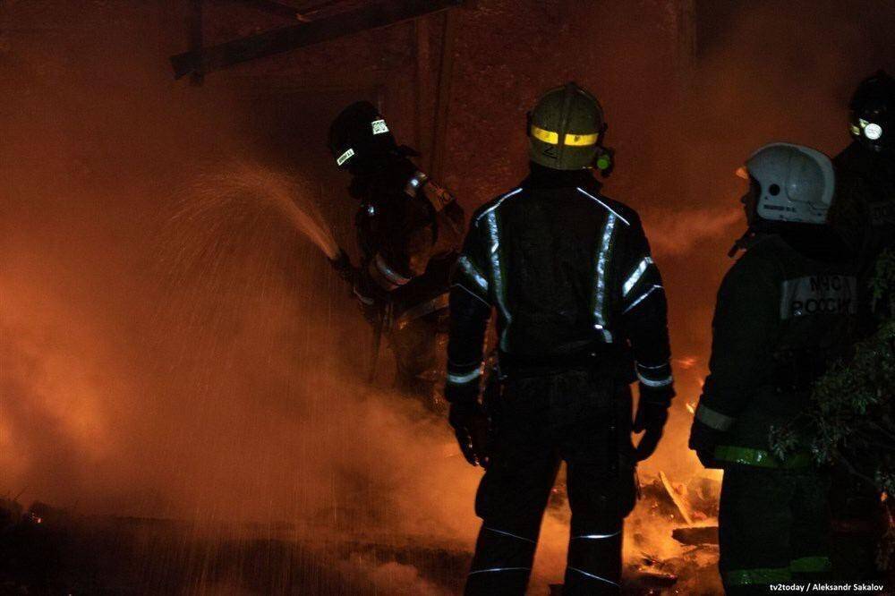 Один дом сгорел и два пострадали при пожаре в Богашево