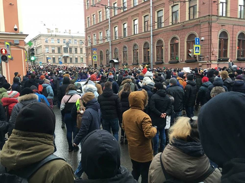 Девочка, задержанная на митинге в Петербурге, заявила, что не собиралась на акцию