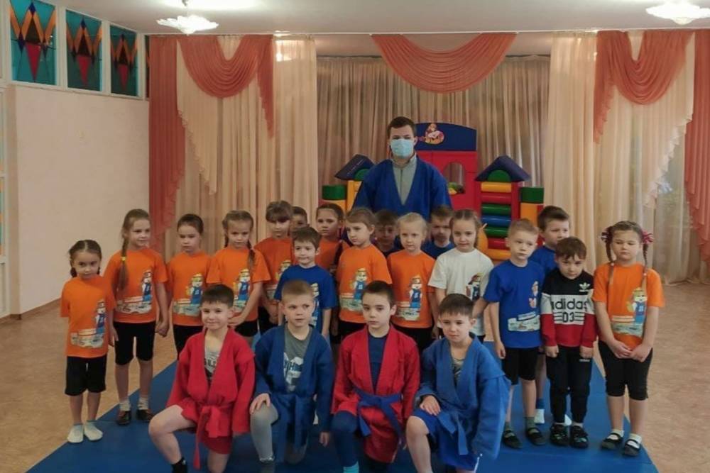 Уроки самбо для дошкольников провели в детских садах ДНР