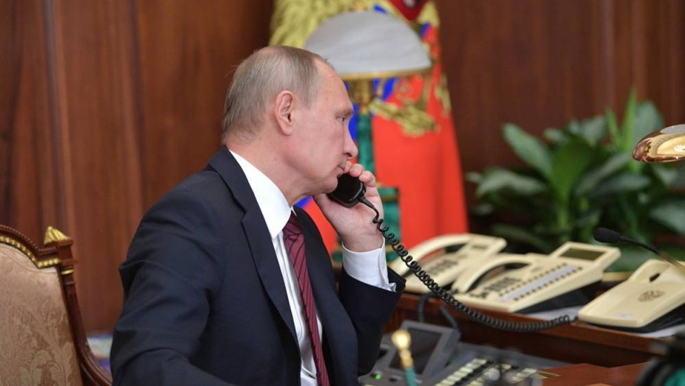 Владимир Путин пообщался с женой первого президента России