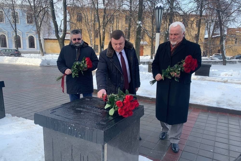 Губернатор почтил память погибших в битве за Сталинград