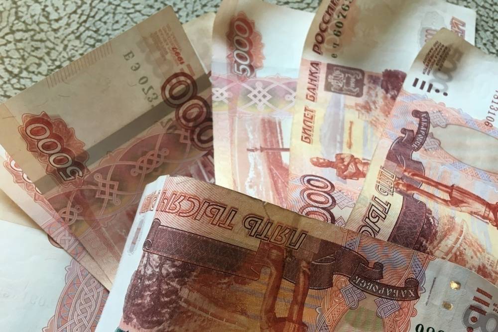 В Смоленском районе полицейскому пытались дать взятку в 15 тысяч рублей