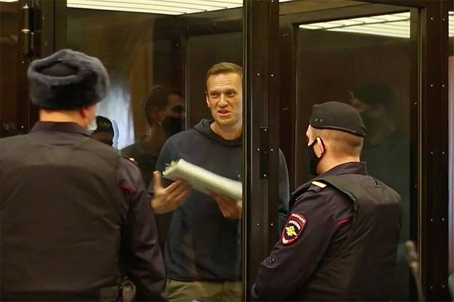 Лавров заявил, что у России есть все основания считать дело Навального инсценировкой