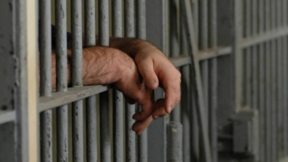 Житель Омска арестован после швыряния детей на пол
