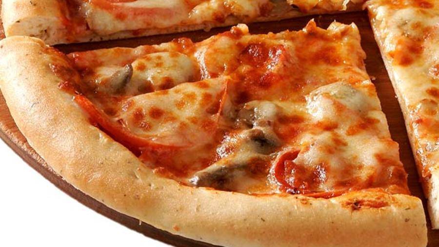 Как приготовить пиццу? 5 простых рецептов пиццы в домашних условиях.