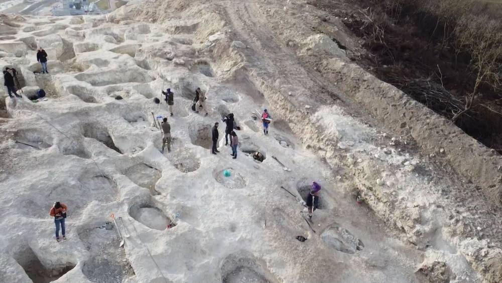 Разграбленный позднескифский могильник обнаружили археологи в Крыму.