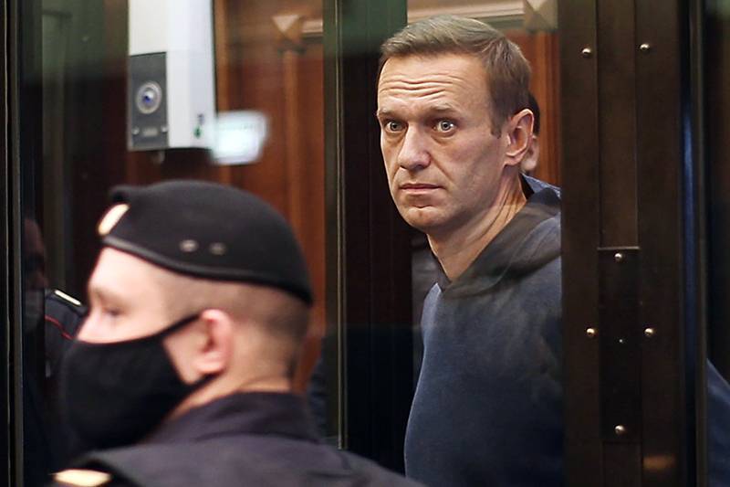 "У нас сейчас не митинг": как проходит суд над Навальным
