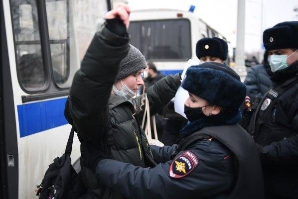 Все задержанные возле Мосгорсуда подростки отпущены домой