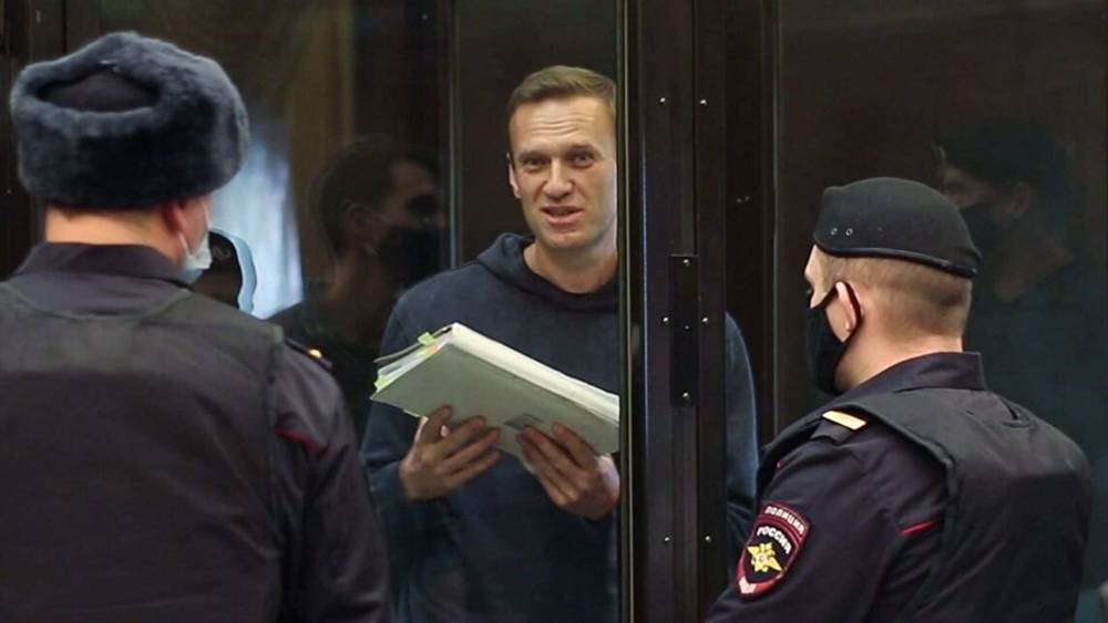 Работа в тюрьме позволит Навальному отдать долг – Пригожин