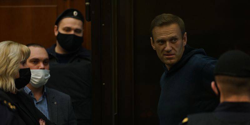 Навальный получил 3,5 года колонии - суд огласил приговор - видео - ТЕЛЕГРАФ