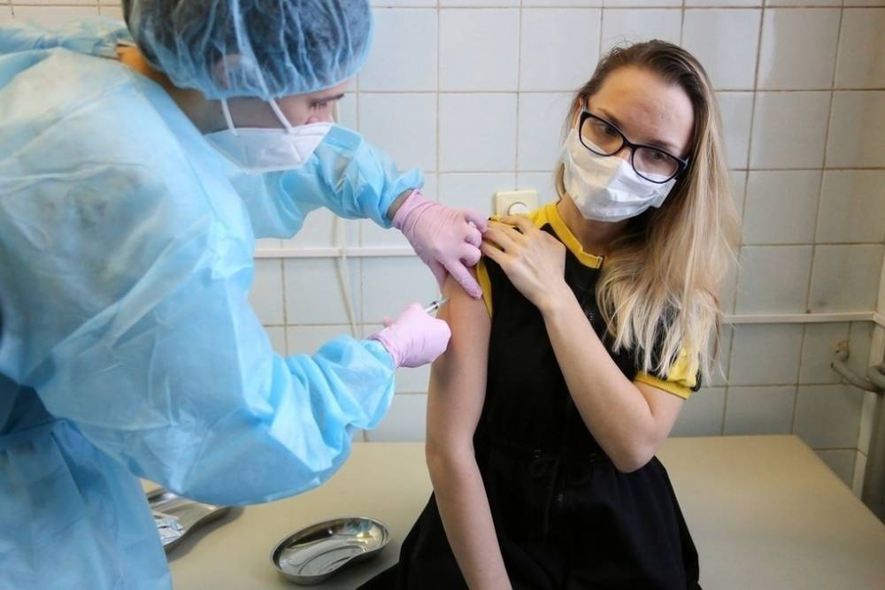 Минздрав начал проверку из-за очереди на вакцинацию от коронавируса в Новосибирске