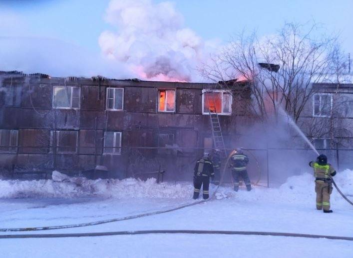 В Лабытнанги сгорел жилой дом, есть пострадавшие