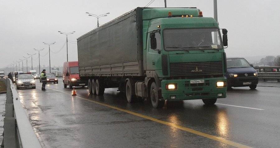 Въезд на МКАД транзитных грузовиков массой более 12 ограничен до 9:00 22 февраля