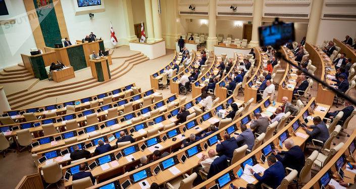 В парламенте Грузии обсуждают обновленный кабинет министров
