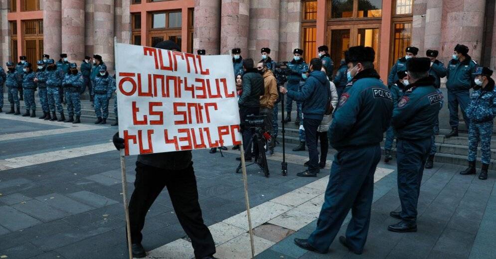 Оппозиция Армении заявила, что начинает массовые протесты нон-стоп, пока Пашинян не уйдет