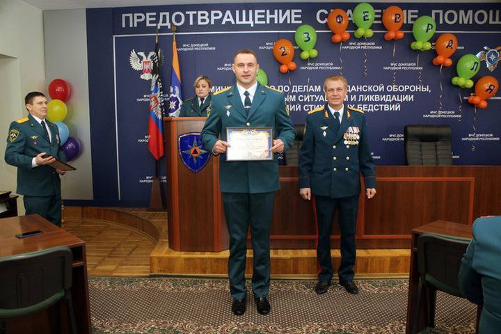 Лучших сотрудников МЧС ДНР отметили наградами
