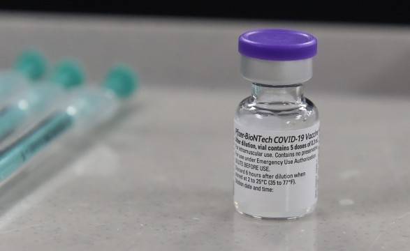 Вакцина BioNTech/Pfizer предотвращает передачу COVID-19 на 89,4% - СМИ