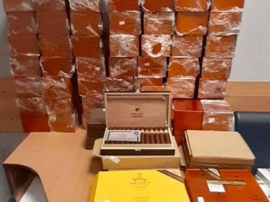В Украину контрабандой хотели ввести кубинские сигары и яд голубого скорпиона