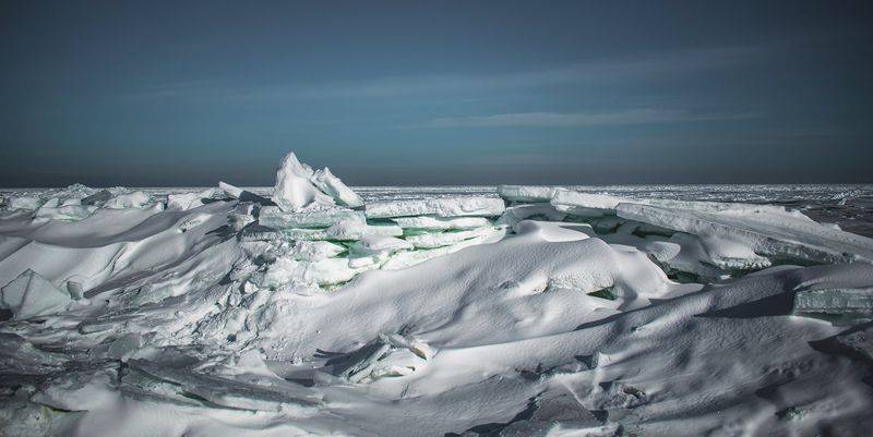 Азовское море близ Бердянска сковало льдом - пользователи сети поделились новыми фото и видео - ТЕЛЕГРАФ