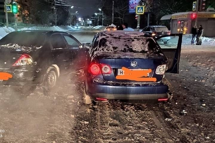 Ночью на Касимовском шоссе в Рязани столкнулись три иномарки