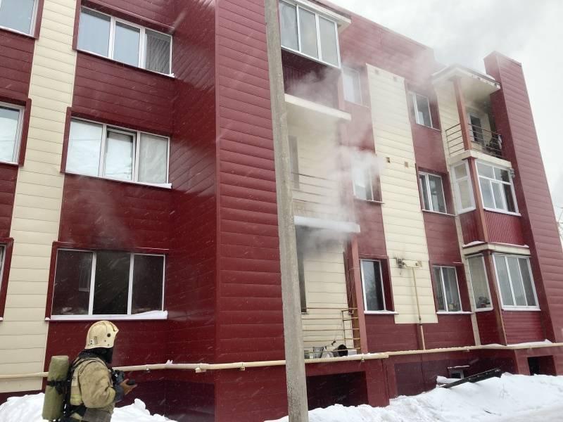 В Оренбурге при пожаре в многоквартирном доме погибли три человека