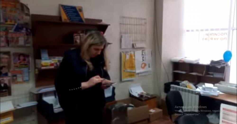 "Забыла" украинский и маску: громкий скандал на "Укрпочте" закончился увольнением