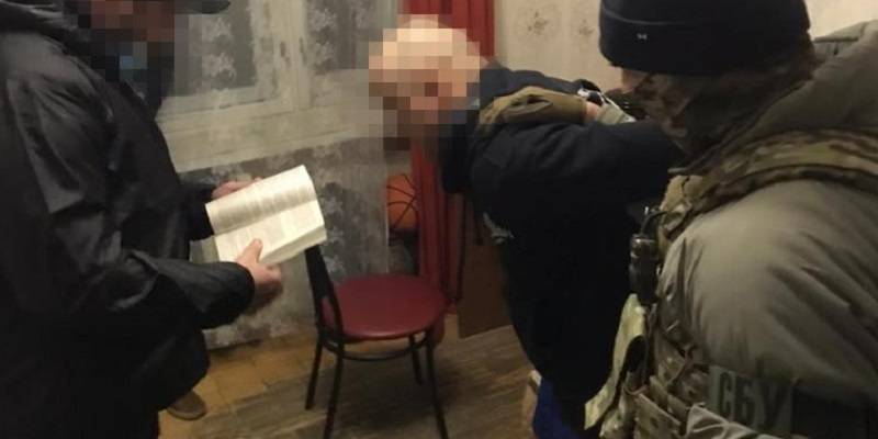 СБУ задержала налоговика, который продавал боевикам ДНР данные правоохранителей и разведчиков - ТЕЛЕГРАФ