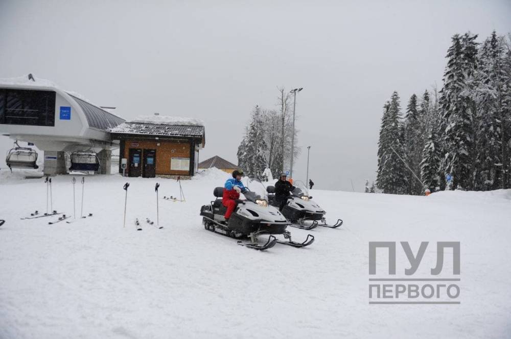 Фотофакт. Лукашенко и Путин катаются на лыжах и снегоходах в Сочи