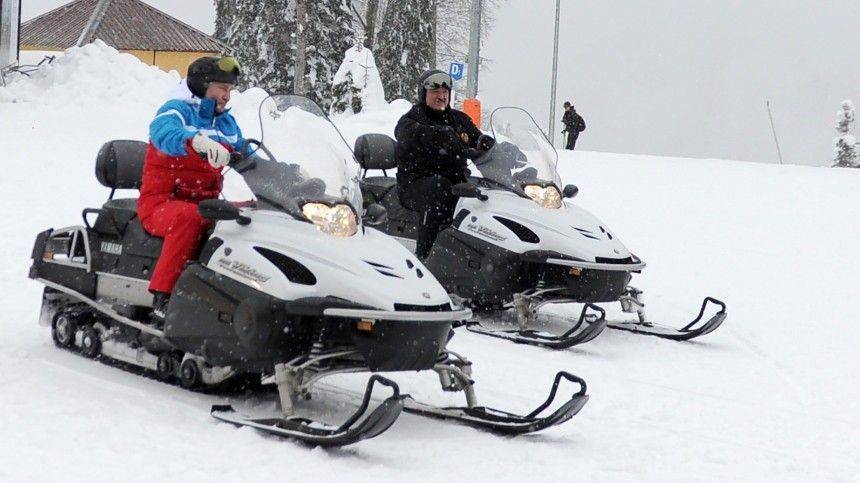 Путин и Лукашенко прокатились на горных лыжах и снегоходах в Сочи — видео