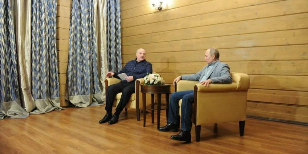 Катались на лыжах и обсуждали «близость». Путин и Лукашенко встретились в Сочи — фото