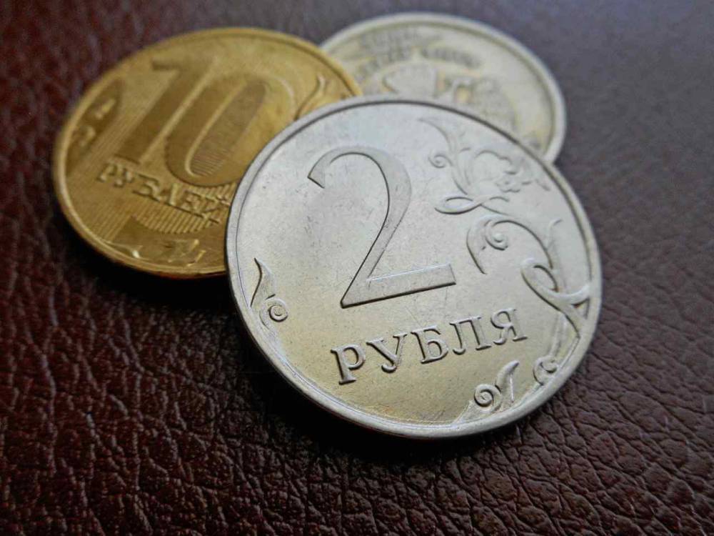 Аналитик назвал время года, когда завершится худший период для российского рубля
