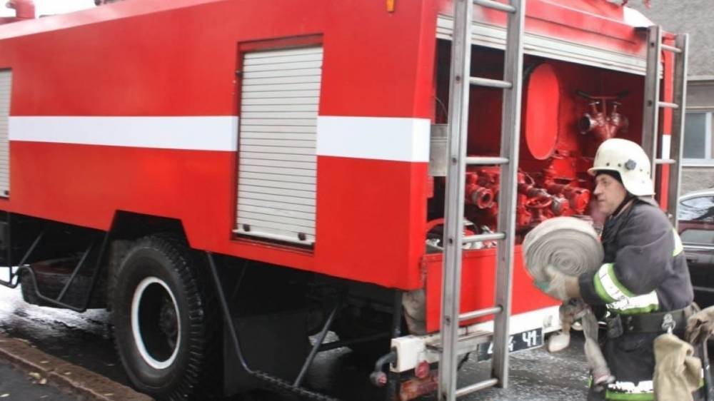 МЧС борется с пожаром после взрыва на газопроводе в Оренбургской области